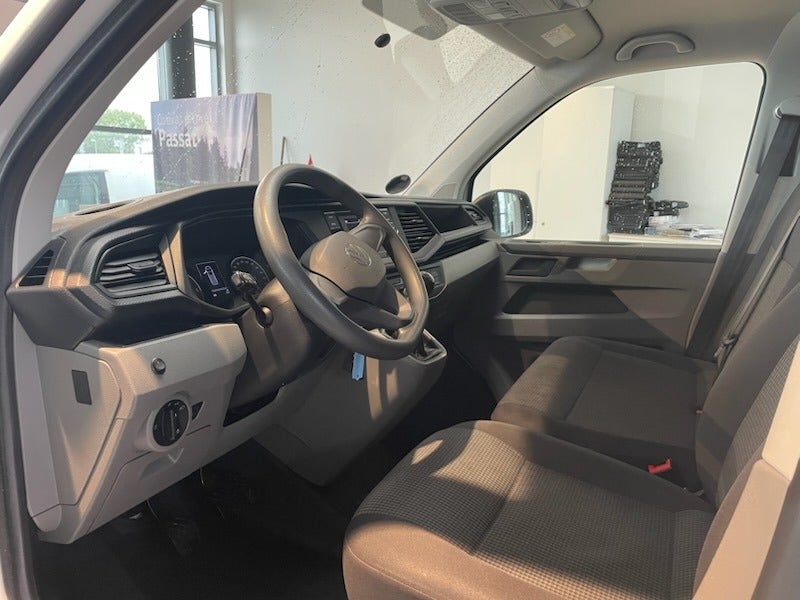 VW Transporter 2,0 TDi 110 Kassevogn kort