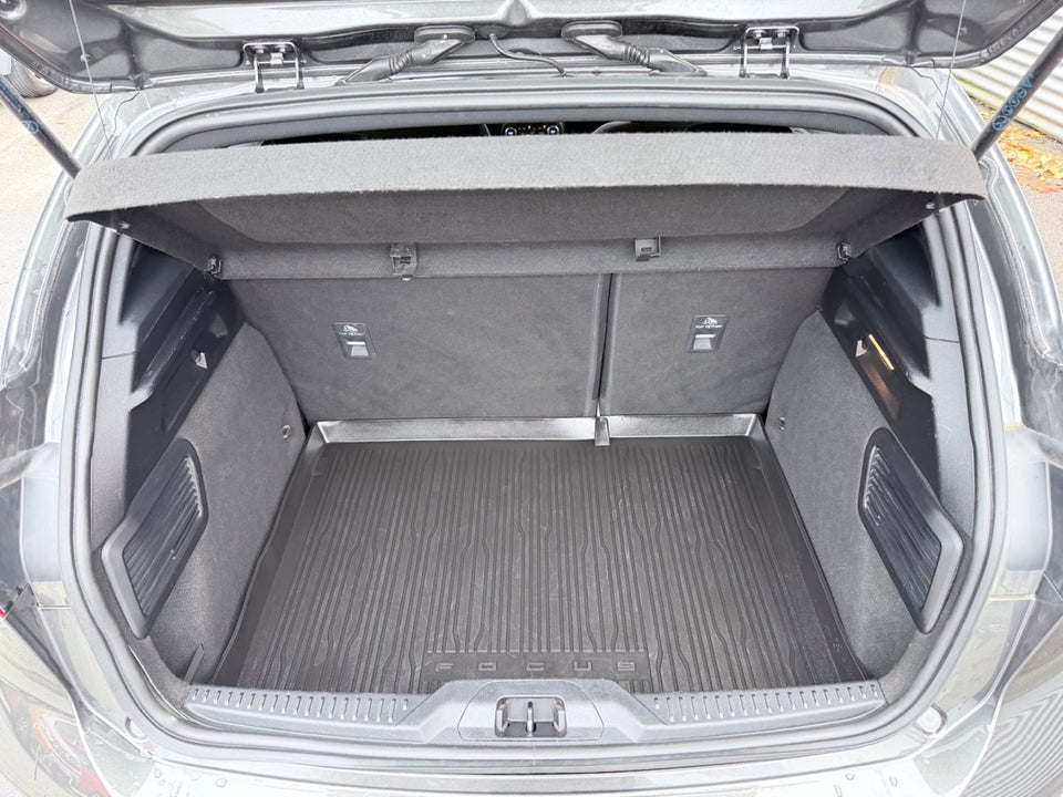 Ford Focus 1,0 EcoBoost mHEV ST-Line 5d
