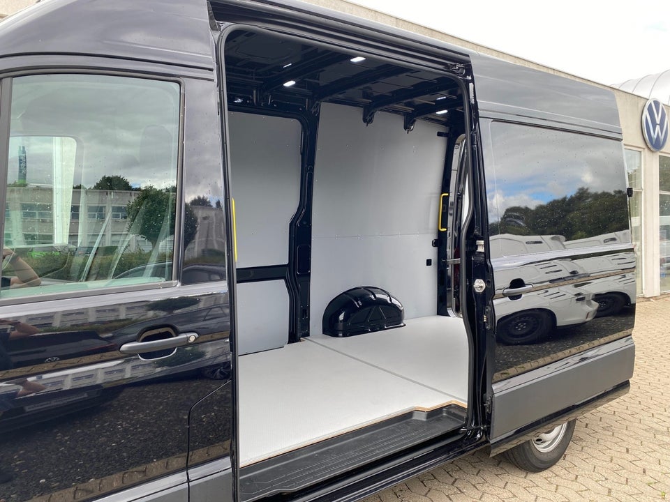 VW Crafter 35 2,0 TDi 177 Kassevogn L3H3 aut.