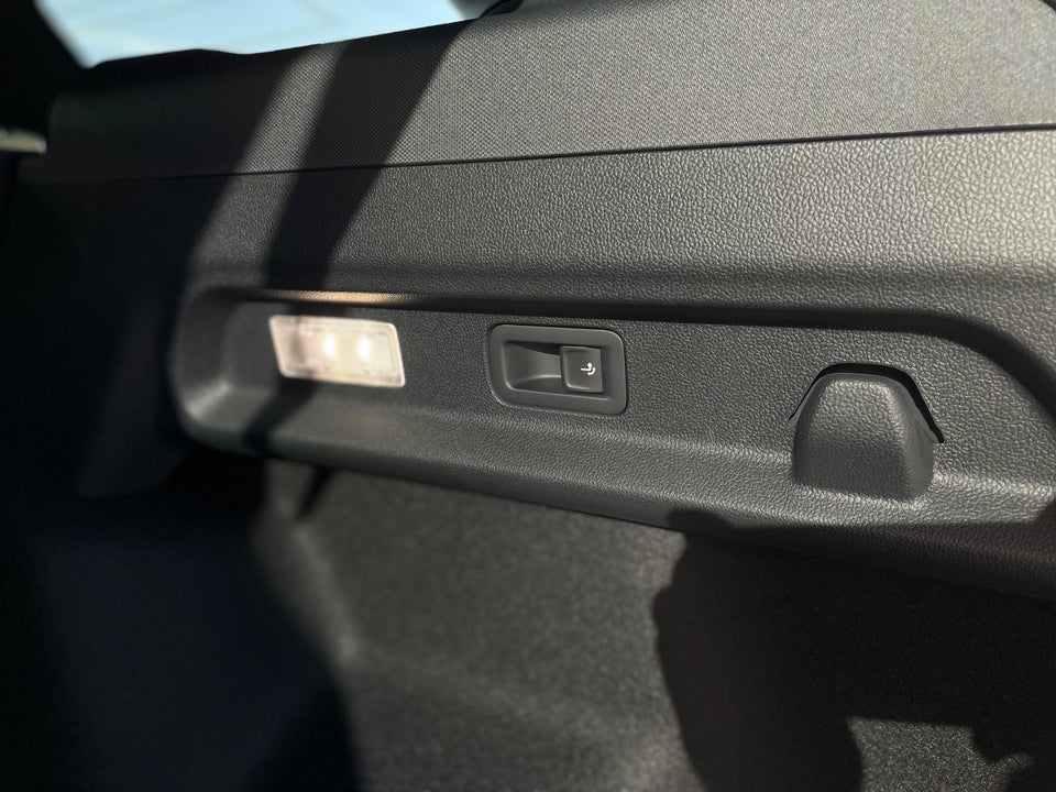 Ford Explorer 82 Premium Extended Range 5d