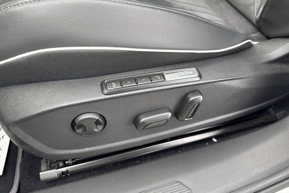 VW ID.4 77 Pro Performance 75 Years Edition 5d