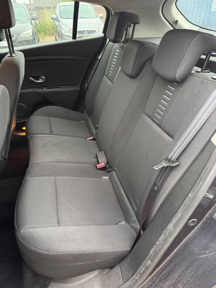 Renault Megane III 1,6 110 Expression Sport Tourer 5d