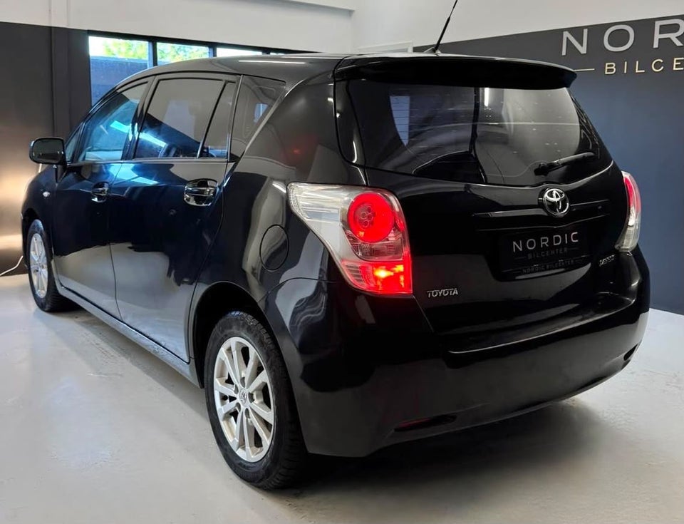 Toyota Verso 1,8 TX Skyview 7prs 5d