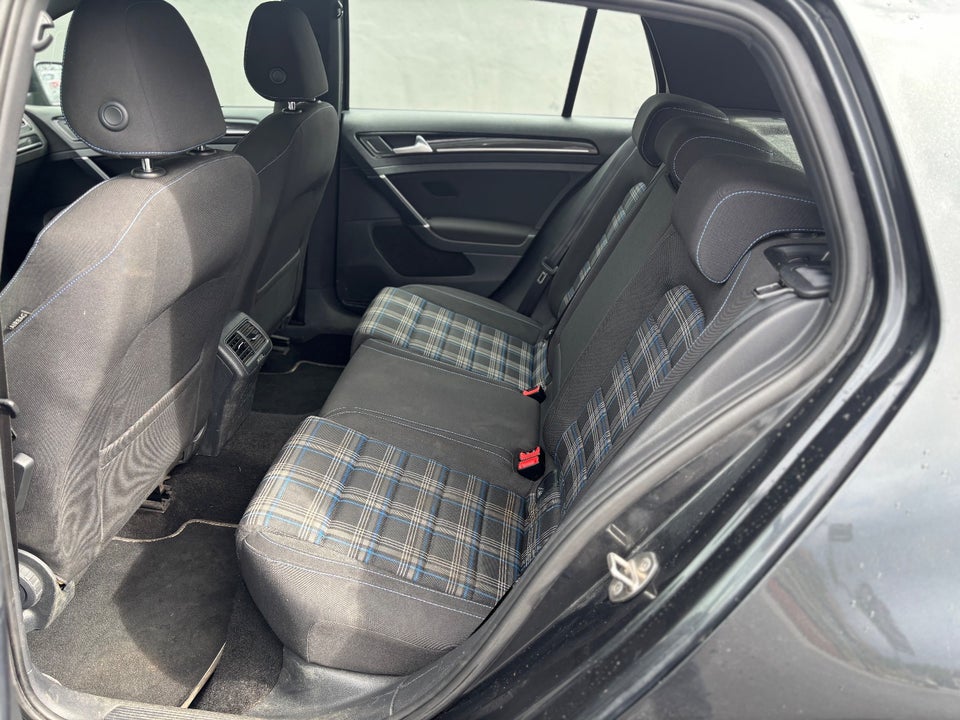 VW Golf VII 1,4 GTE Highline DSG 5d
