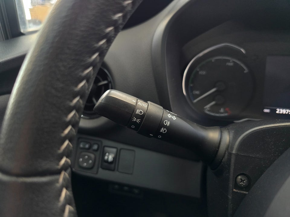 Toyota Yaris 1,5 Hybrid H3 Limited Smart e-CVT 5d