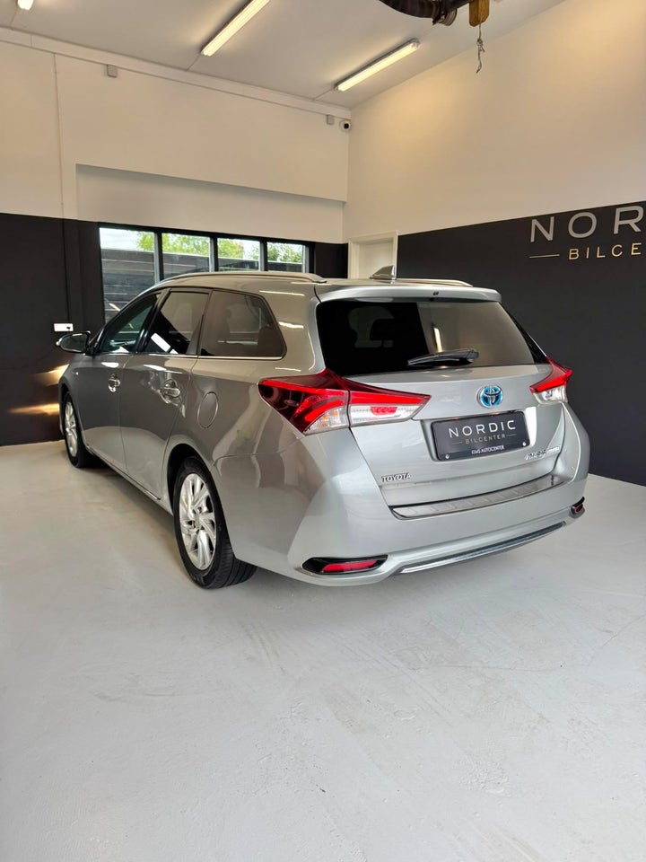 Toyota Auris 1,8 Hybrid H2 Comfort Touring Sports CVT 5d