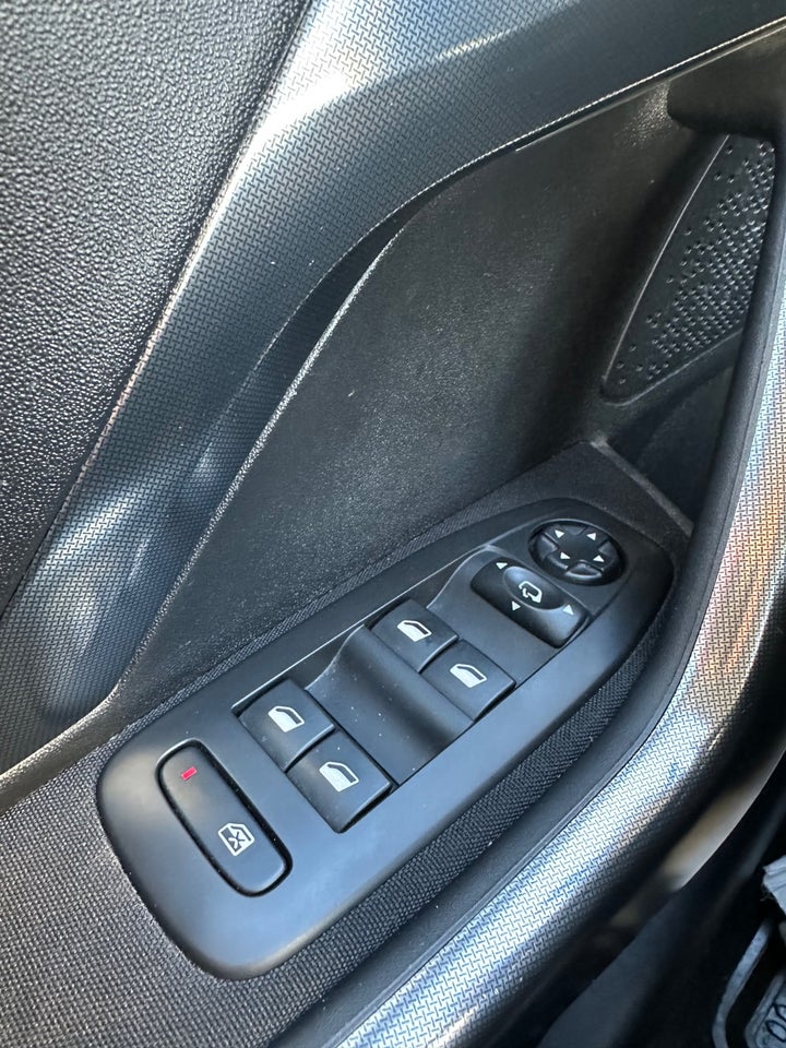 Peugeot 2008 1,2 VTi 82 Active+ 5d