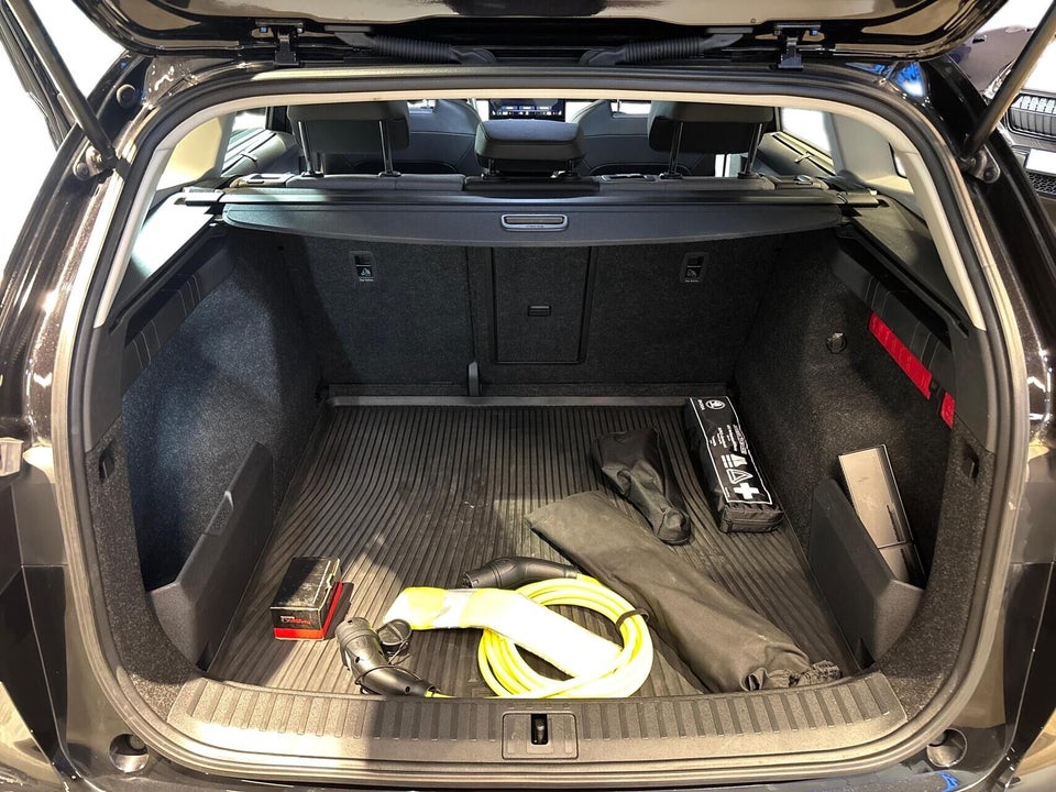 Skoda Enyaq 60 iV Plus 5d