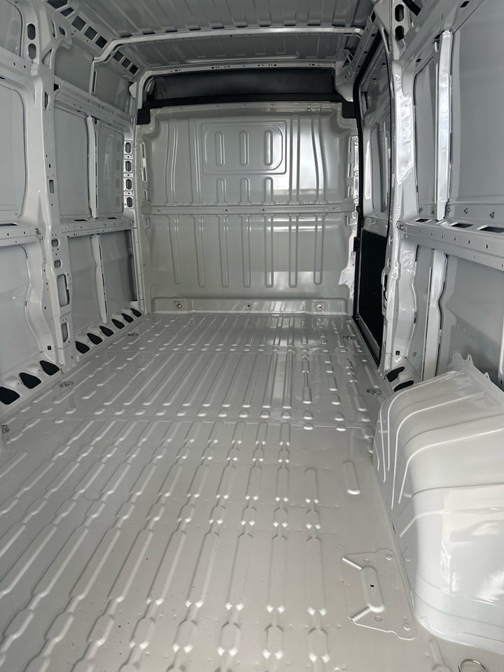 Peugeot Boxer 335 2,2 BlueHDi 140 L3H2 Premium