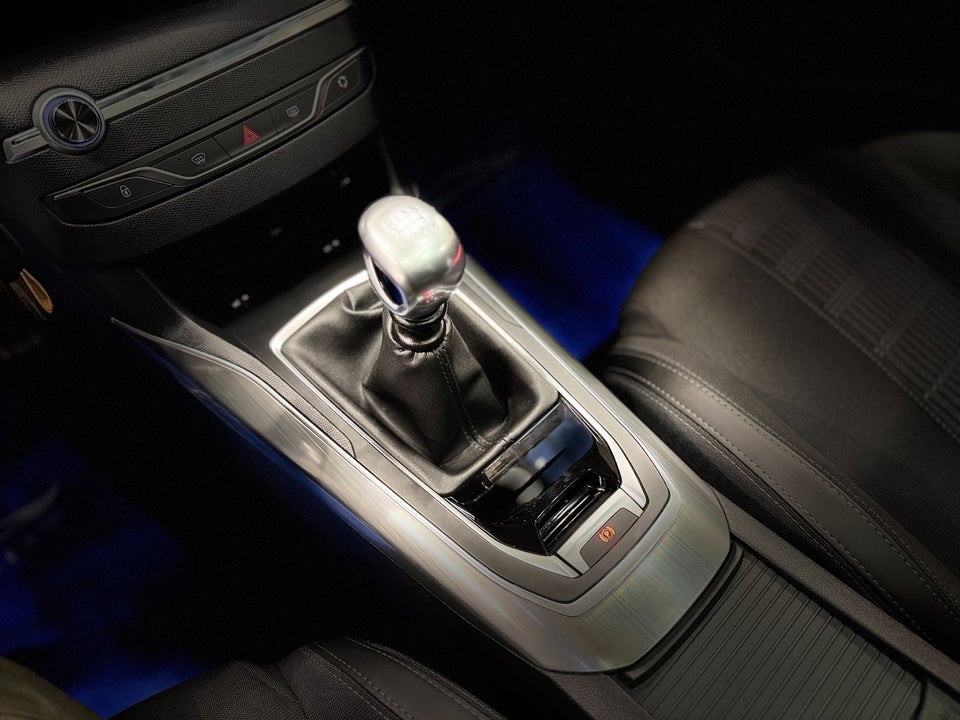 Peugeot 308 1,6 BlueHDi 120 Selection Sky 5d