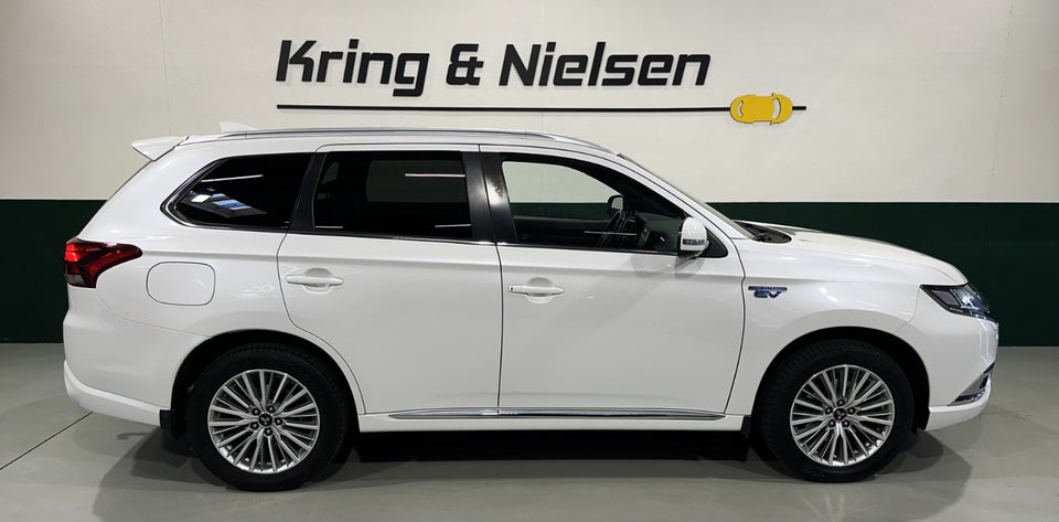 Mitsubishi Outlander 2,4 PHEV Luxury CVT 4WD 5d