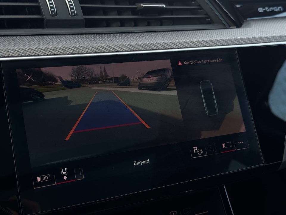 Audi Q8 e-tron 55 S-line quattro 5d