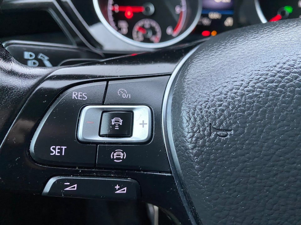 VW Touran 2,0 TDi 150 Highline+ DSG Van 5d