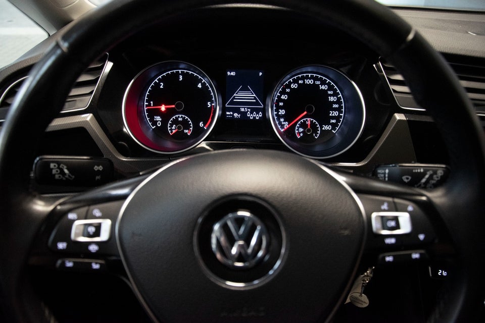VW Touran 2,0 TDi 150 IQ.Drive DSG 7prs 5d