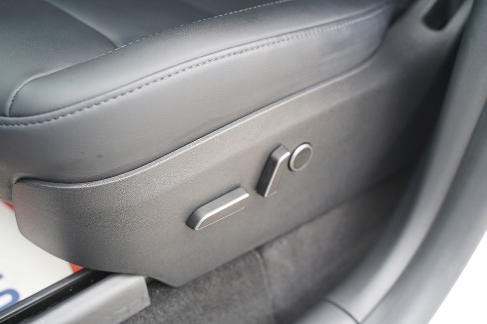 Tesla Model Y Long Range AWD 5d