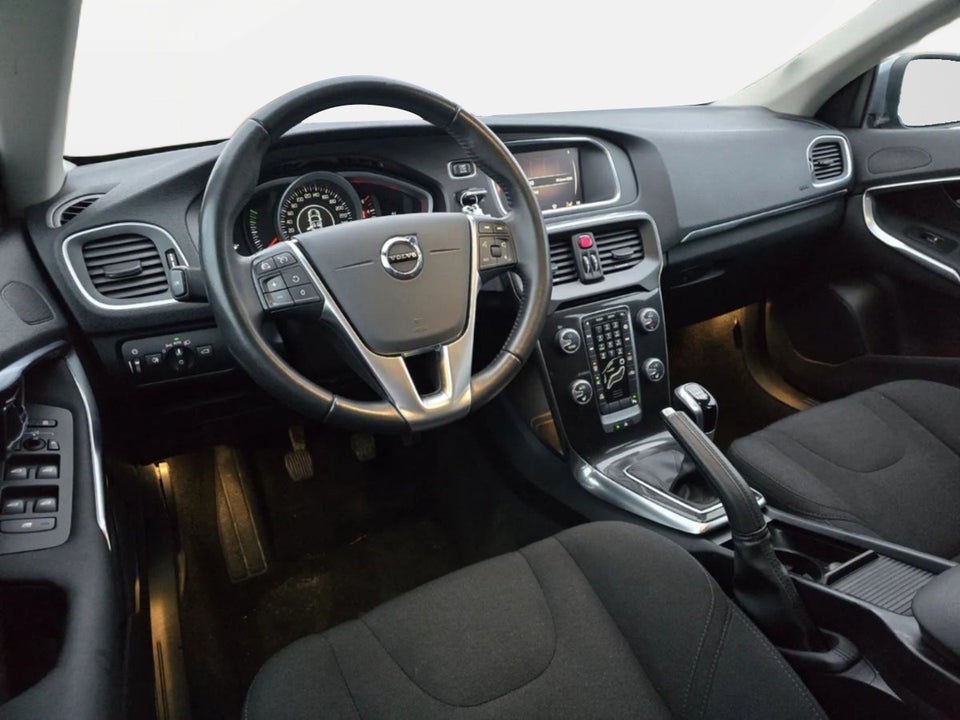 Volvo V40 2,0 D2 120 Momentum 5d