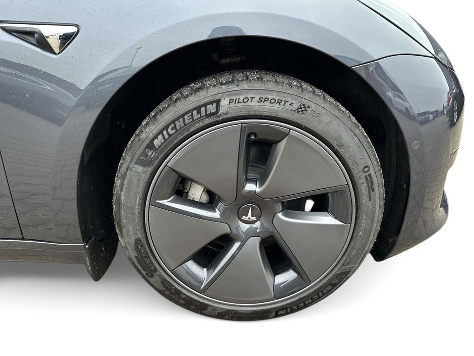 Tesla Model 3 Standard Range+ RWD 4d