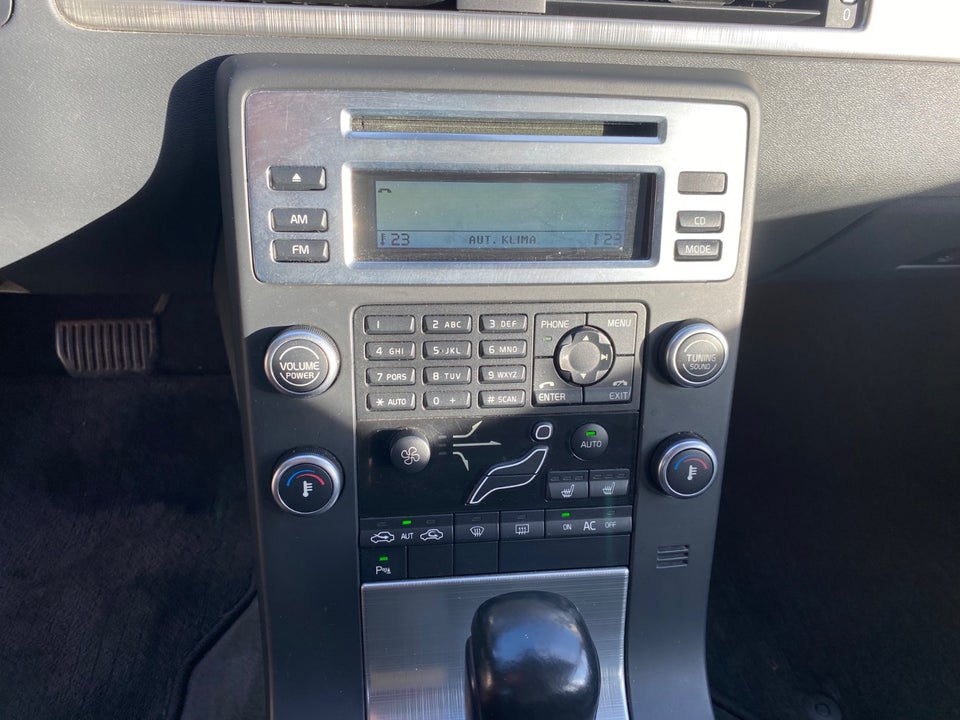 Volvo V70 2,5 T Momentum aut. 5d