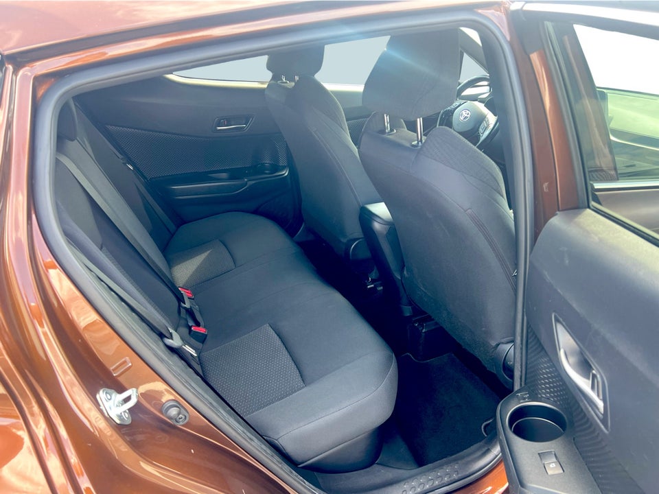 Toyota C-HR 1,8 Hybrid Premium Selected CVT 5d