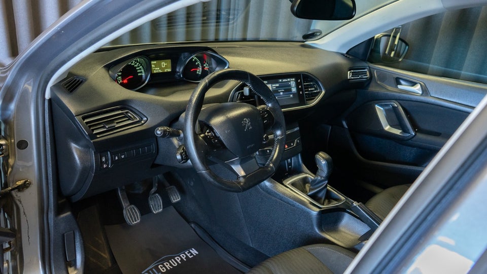 Peugeot 308 1,2 e-THP 110 Active SW 5d
