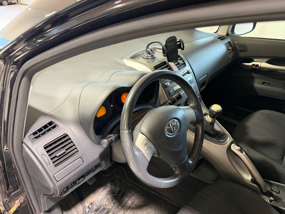 Toyota Auris 1,6 Luna 5d