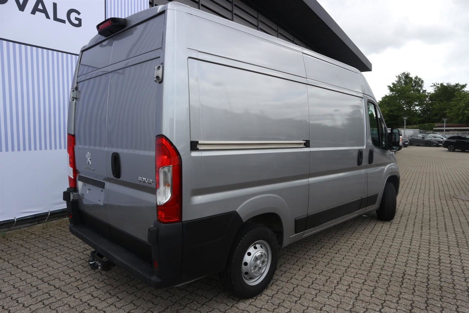 Peugeot Boxer 333 2,2 BlueHDi 140 L2H2 Premium