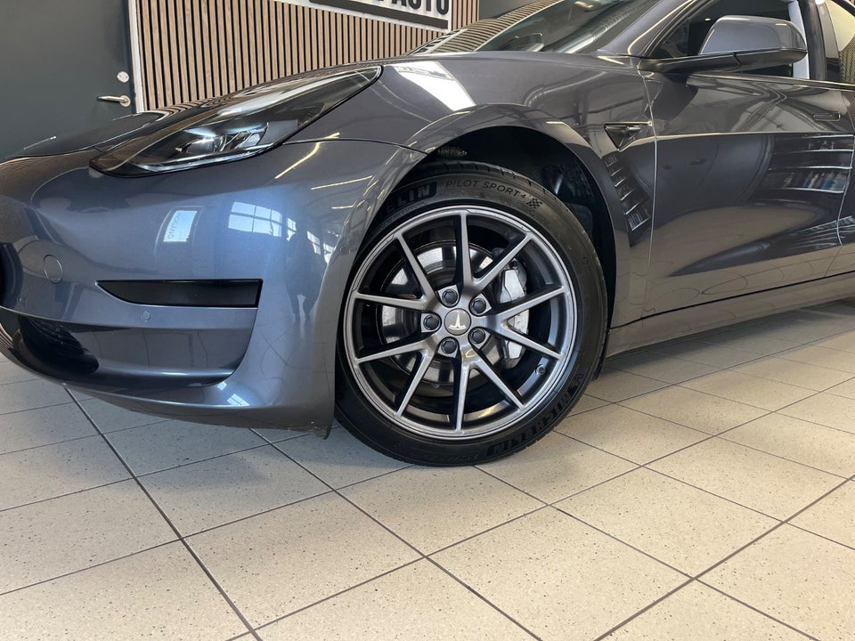 Tesla Model 3 Standard Range+ RWD 4d