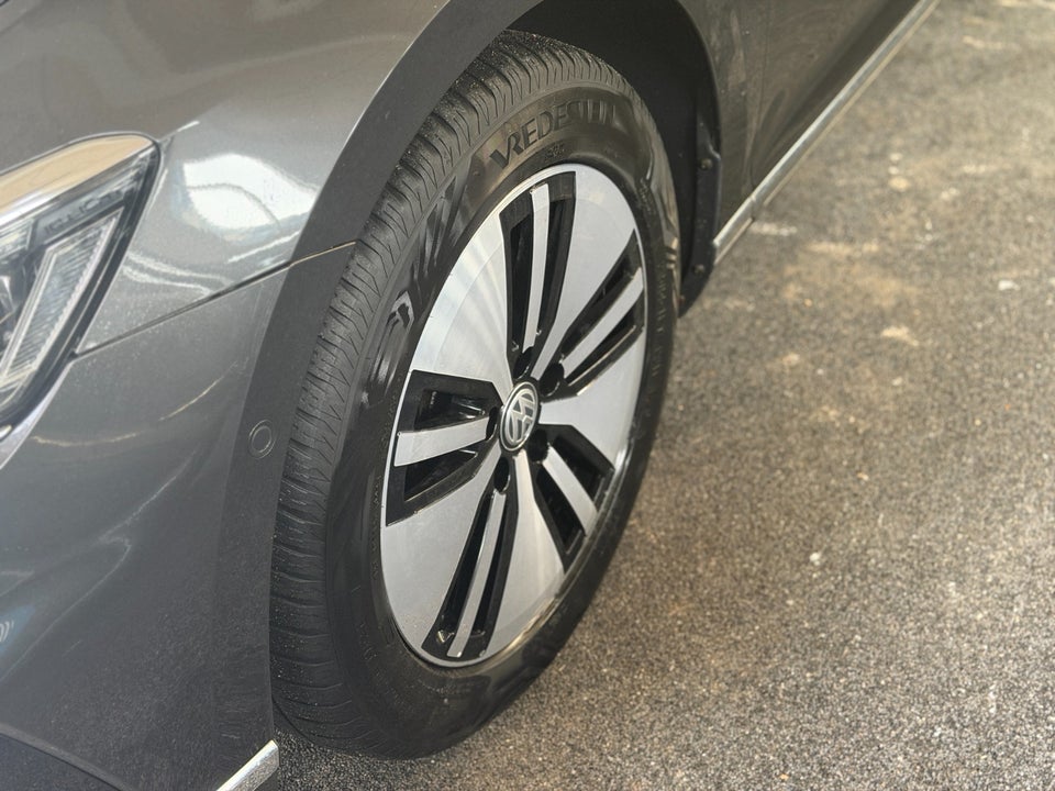 VW Passat 1,4 GTE DSG 4d