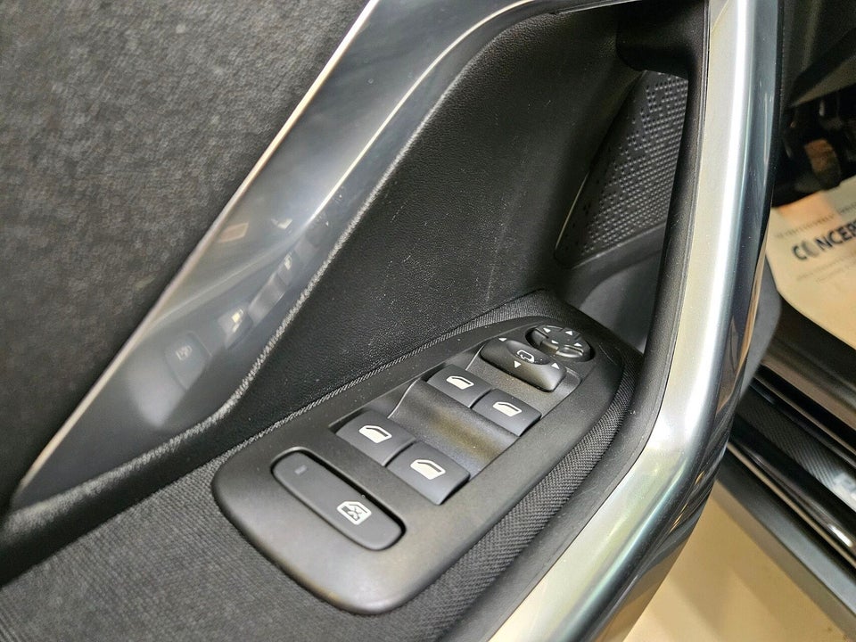 Peugeot 2008 1,5 BlueHDi 100 Prestige Sky 5d