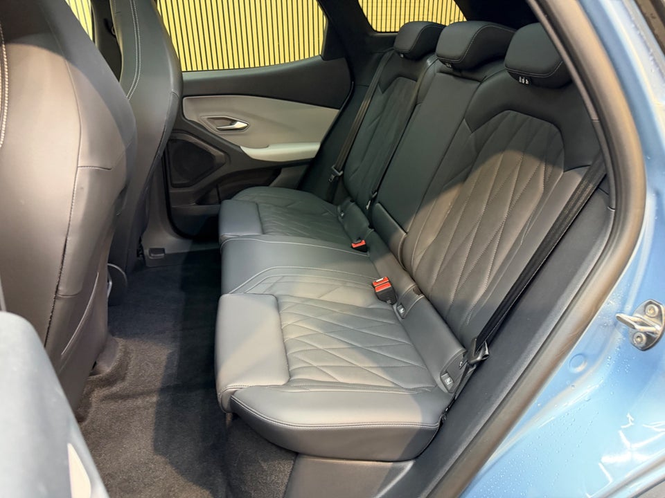 Ford Explorer 77 Premium Extended Range 5d