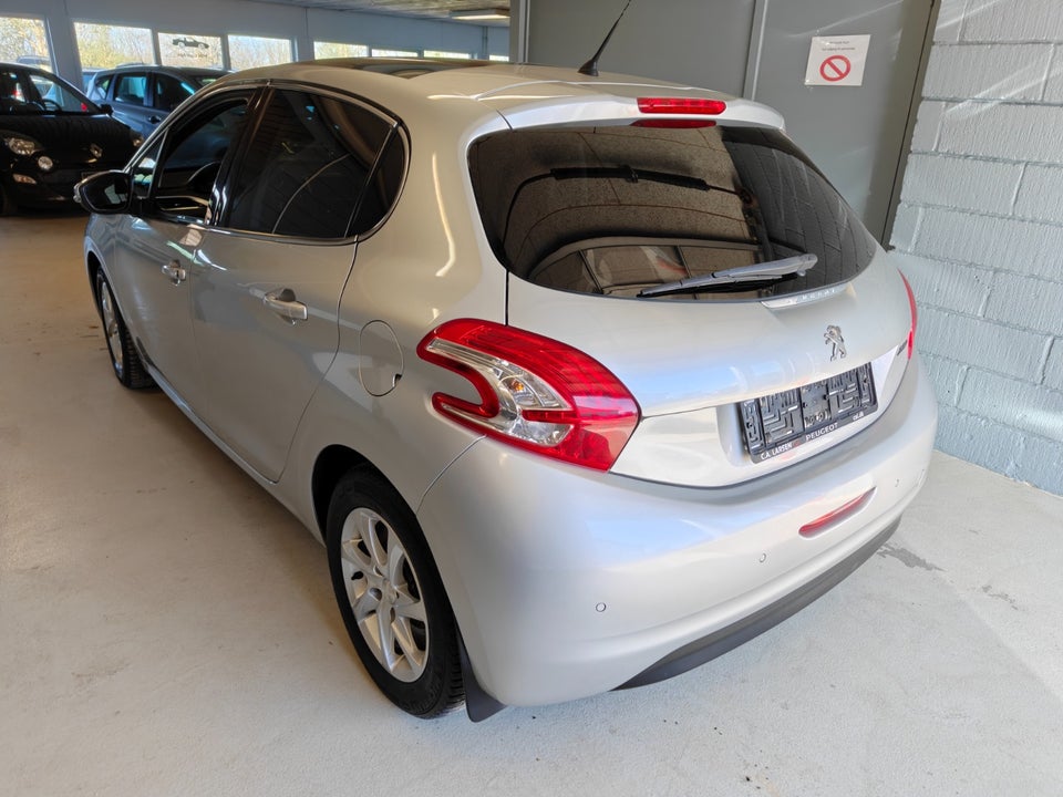 Peugeot 208 1,2 VTi 82 Allure 5d