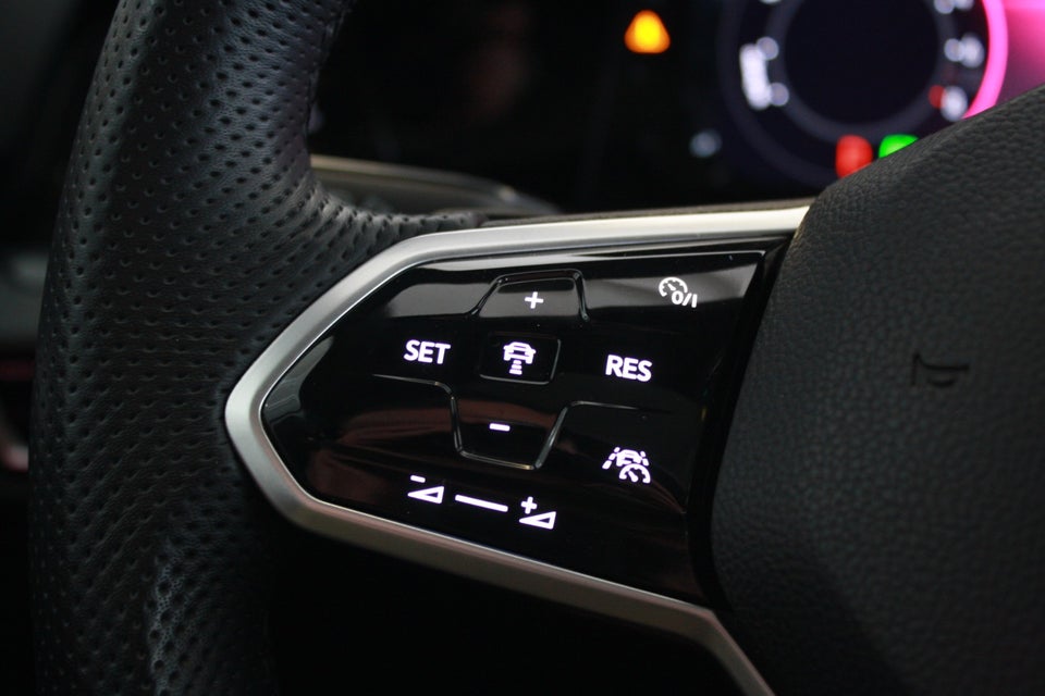 VW Golf VIII 1,4 GTE DSG 5d