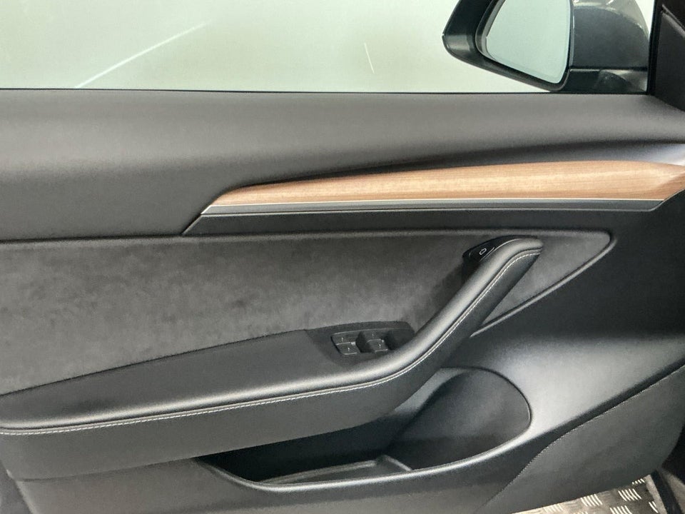 Tesla Model 3 Long Range AWD 4d