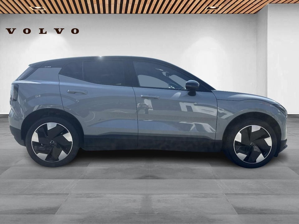 Volvo EX30 Extended Range Plus 5d
