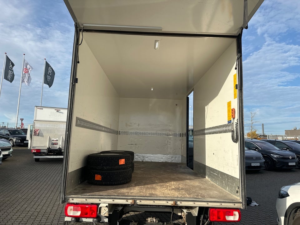 VW Crafter 35 2,0 TDi 177 Alukasse aut. 2d