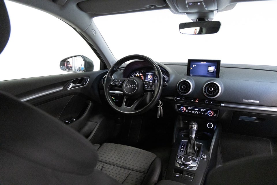 Audi A3 40 TFSi S-line Sportback quattro S-tr. 5d