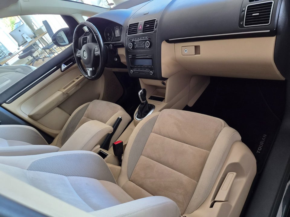 VW Touran 2,0 TDi 140 Comfortline DSG BMT 7prs 5d