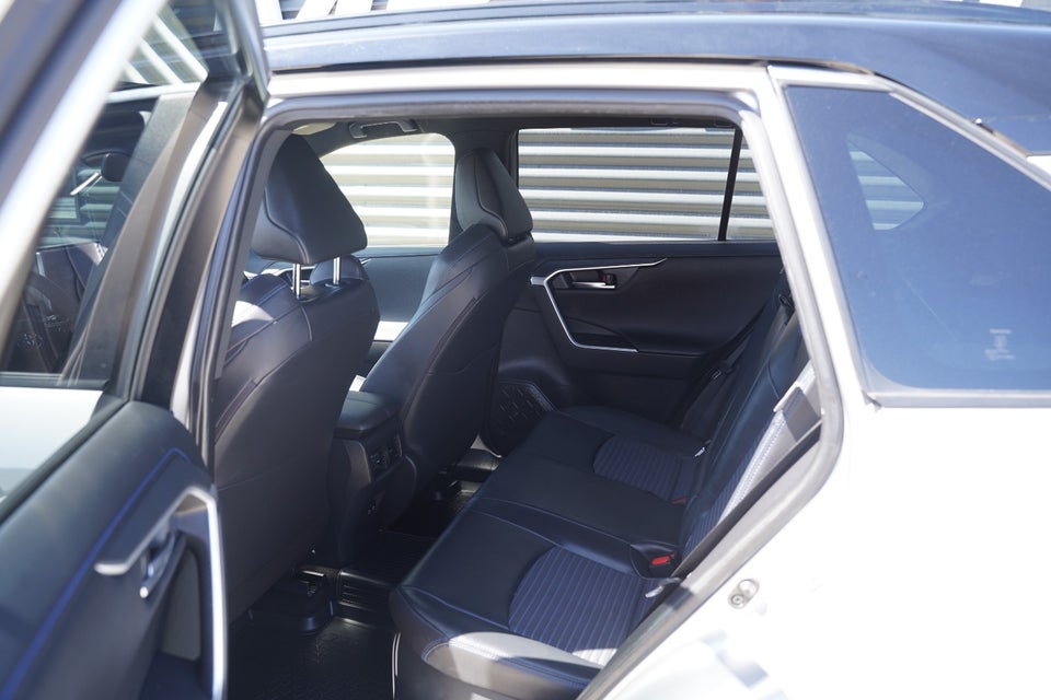 Toyota RAV4 2,5 Hybrid H3 Style MDS 5d