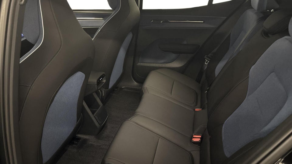 Volvo EX30 Extended Range Plus 5d
