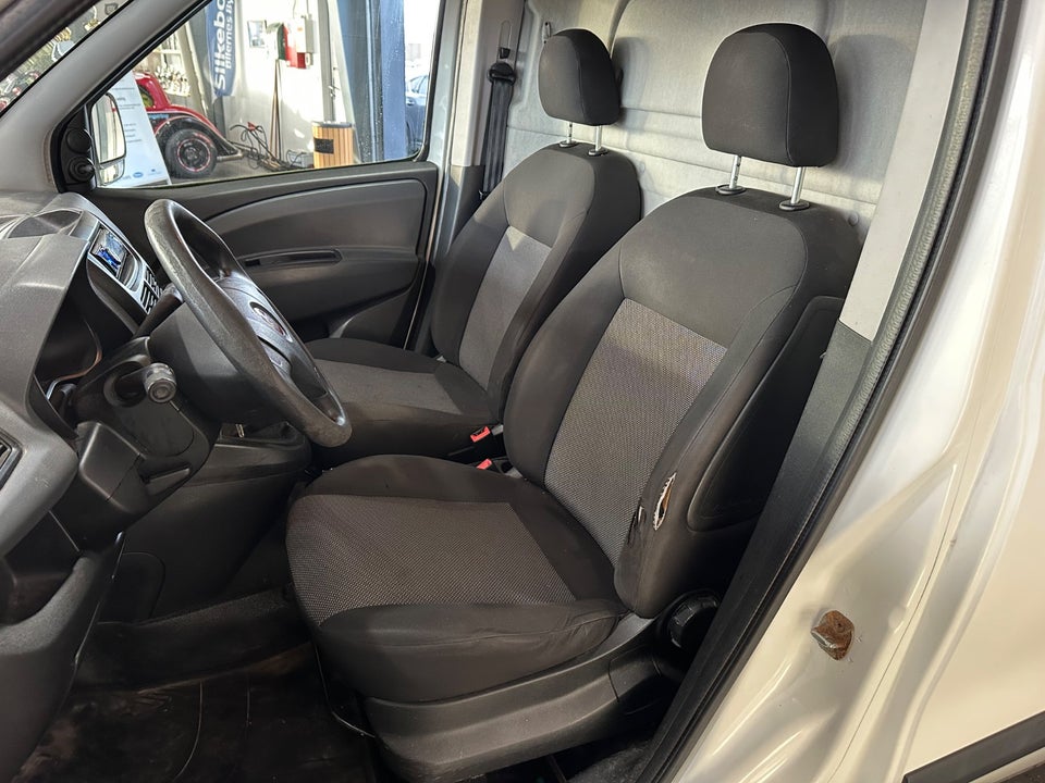 Fiat Doblò Cargo 1,3 MJT Basic L2 4d