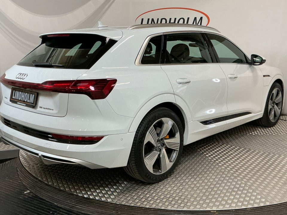 Audi e-tron 55 S-line quattro 5d