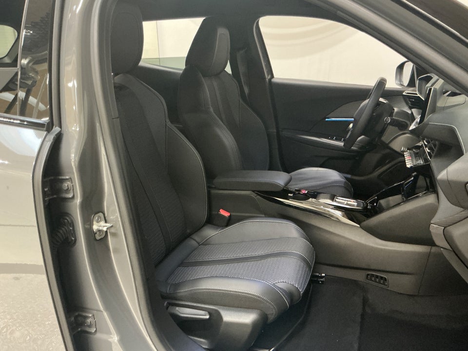 Peugeot e-2008 54 GT 5d