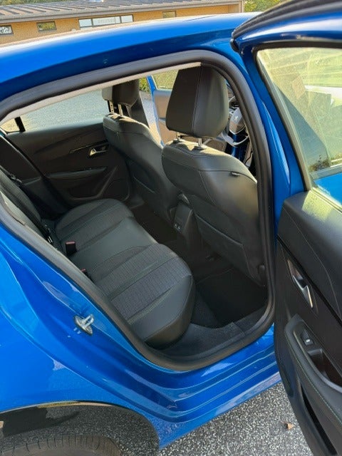 Peugeot e-208 50 GT 5d