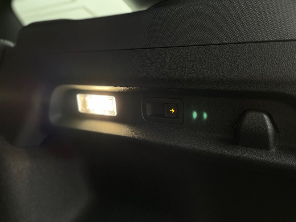 Ford Explorer 82 Premium Extended Range 5d