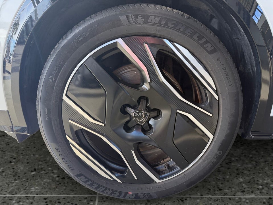Peugeot e-3008 77 GT Pack 5d