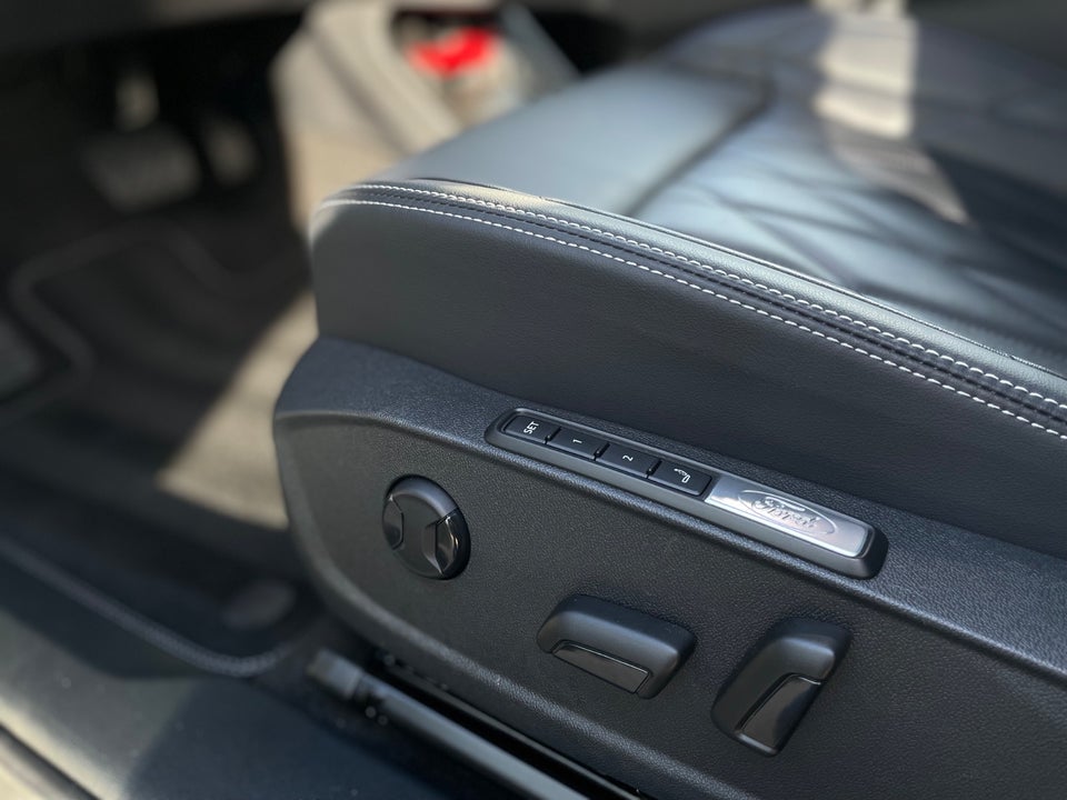 Ford Explorer 82 Premium Extended Range 5d