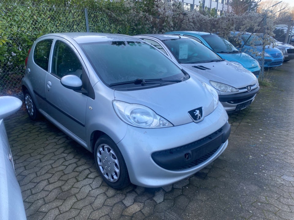 Peugeot 107 1,0 Urban 5d