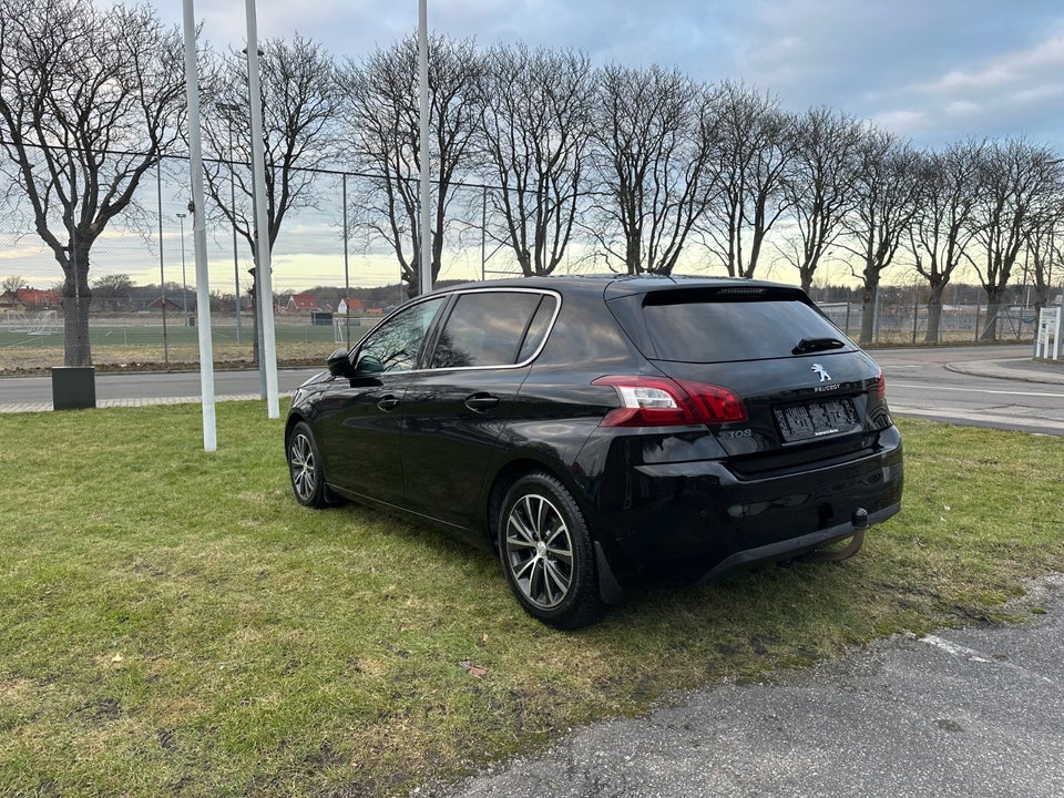 Peugeot 308 1,2 e-THP 130 Style 5d