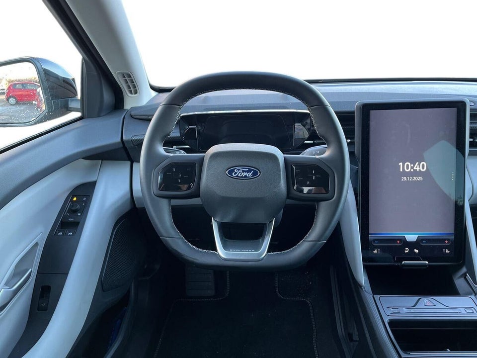 Ford Explorer 77 Premium Extended Range 5d