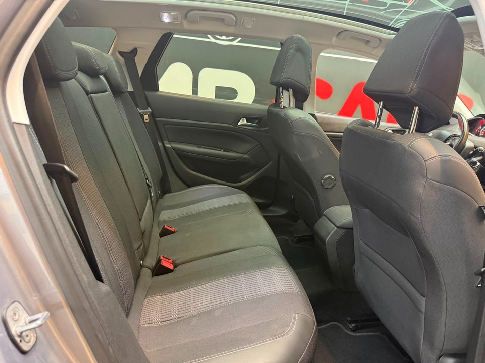 Peugeot 308 1,2 PureTech 130 Selection Sky SW 5d